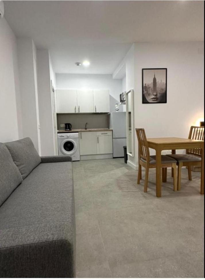 Appartement Estupendo Piso A 5 Min De La Estacion De Bus Y Tren Maria Zambrano à Málaga Extérieur photo