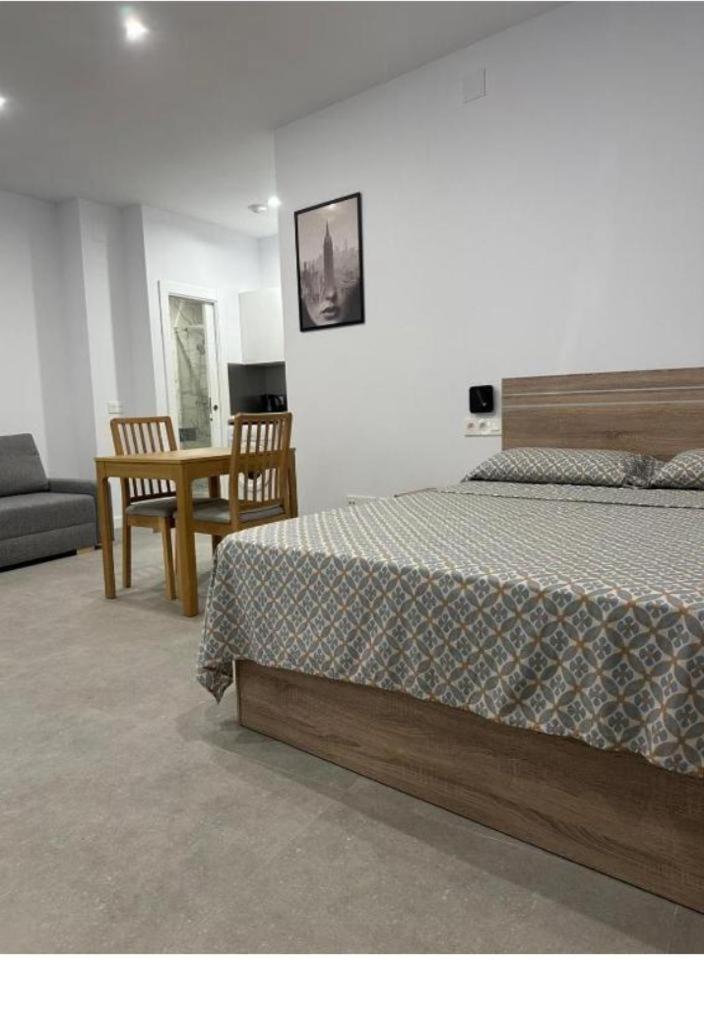 Appartement Estupendo Piso A 5 Min De La Estacion De Bus Y Tren Maria Zambrano à Málaga Extérieur photo